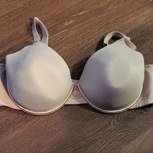 42 D Vanity Fair underwire bra